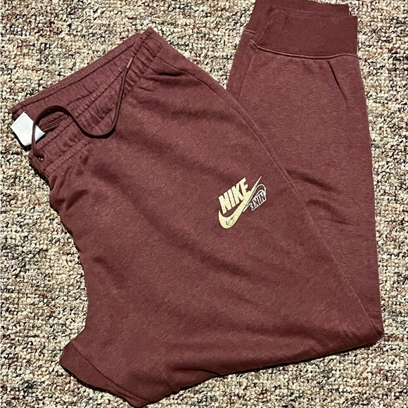 XL Women’s Nike Joggers - Picture 3 of 4